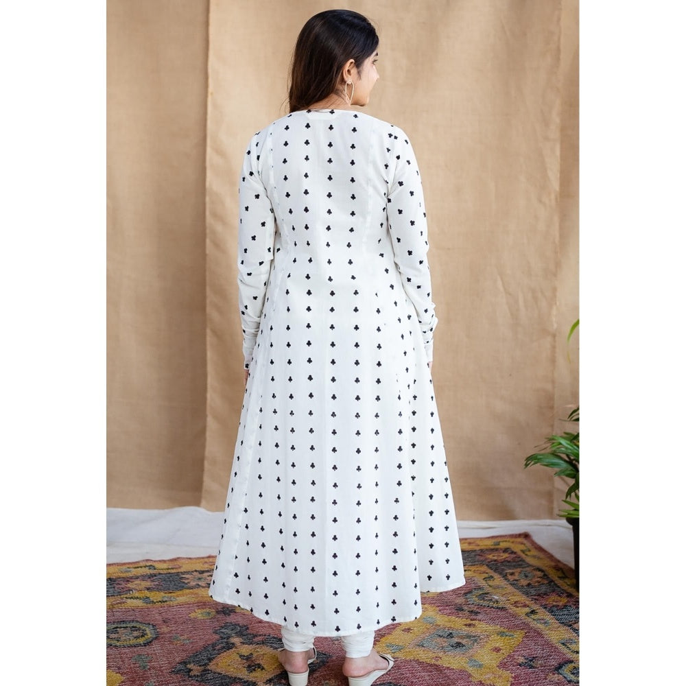 The Indian Ethnic Co. White A-Line Dabu Cotton Hand Block Printed Kurta