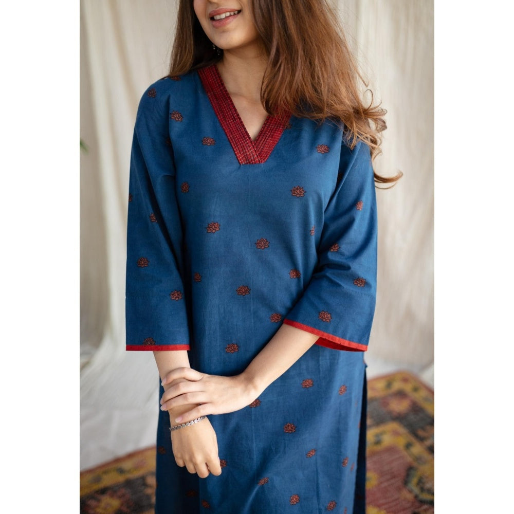 The Indian Ethnic Co. Blue Straight Ajrakh Printed Cotton Kurta With V Neck