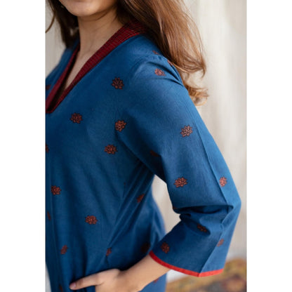 The Indian Ethnic Co. Blue Straight Ajrakh Printed Cotton Kurta With V Neck