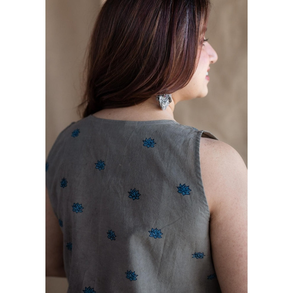 The Indian Ethnic Co. Grey A-Line Printed Cotton Kurta With Round Neck & Embroidered