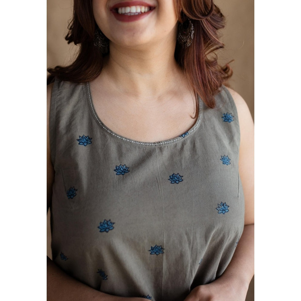 The Indian Ethnic Co. Grey A-Line Printed Cotton Kurta With Round Neck & Embroidered