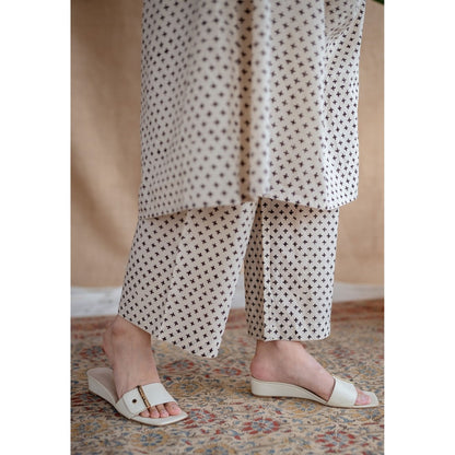 The Indian Ethnic Co. White Straight Fakira Printed Mul Cotton Pant