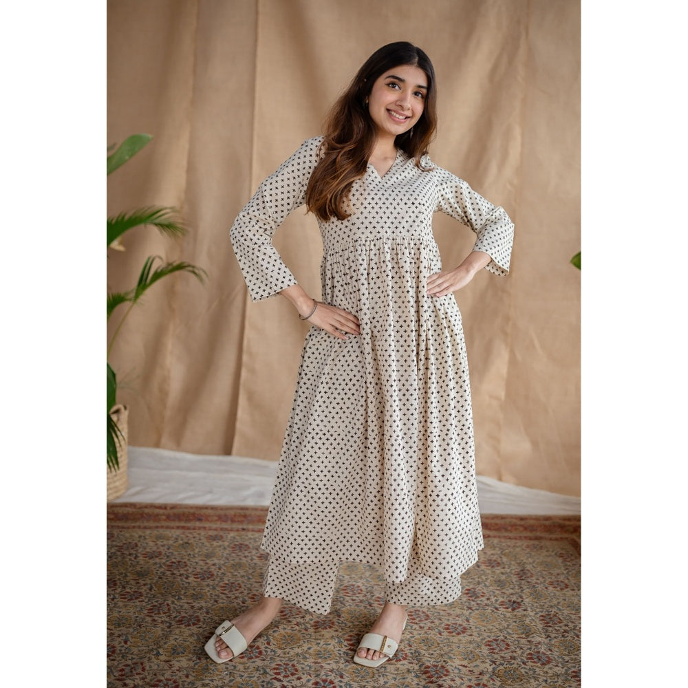 The Indian Ethnic Co. White Straight Fakira Printed Mul Cotton Pant