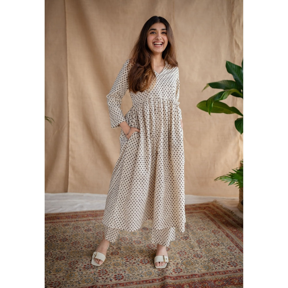 The Indian Ethnic Co. White Straight Fakira Printed Mul Cotton Pant