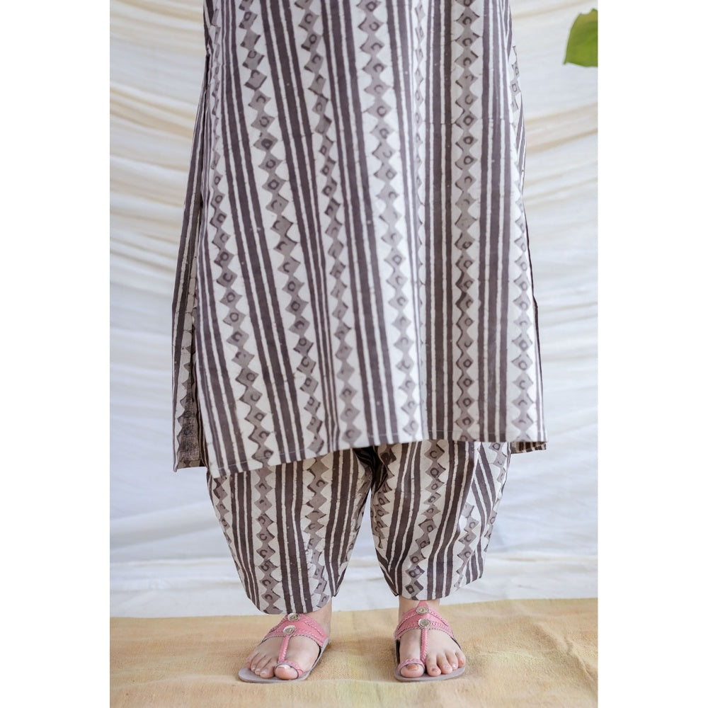 The Indian Ethnic Co. Grey Wide Batik Printed Cotton Salwar Pant