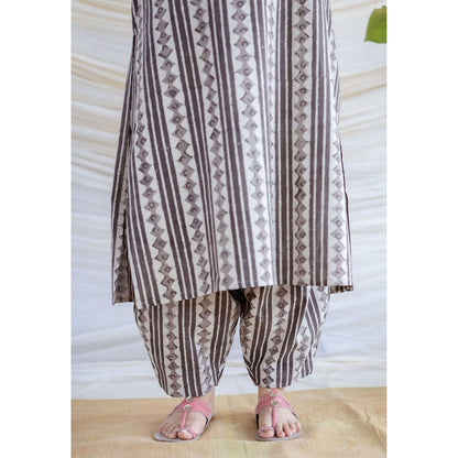 The Indian Ethnic Co. Grey Wide Batik Printed Cotton Salwar Pant