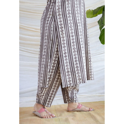 The Indian Ethnic Co. Grey Wide Batik Printed Cotton Salwar Pant