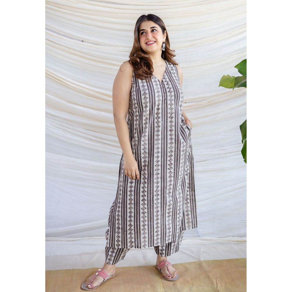 The Indian Ethnic Co. Grey Wide Batik Printed Cotton Salwar Pant
