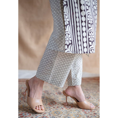 The Indian Ethnic Co. White Straight Fakira Printed Mul Cotton Pant