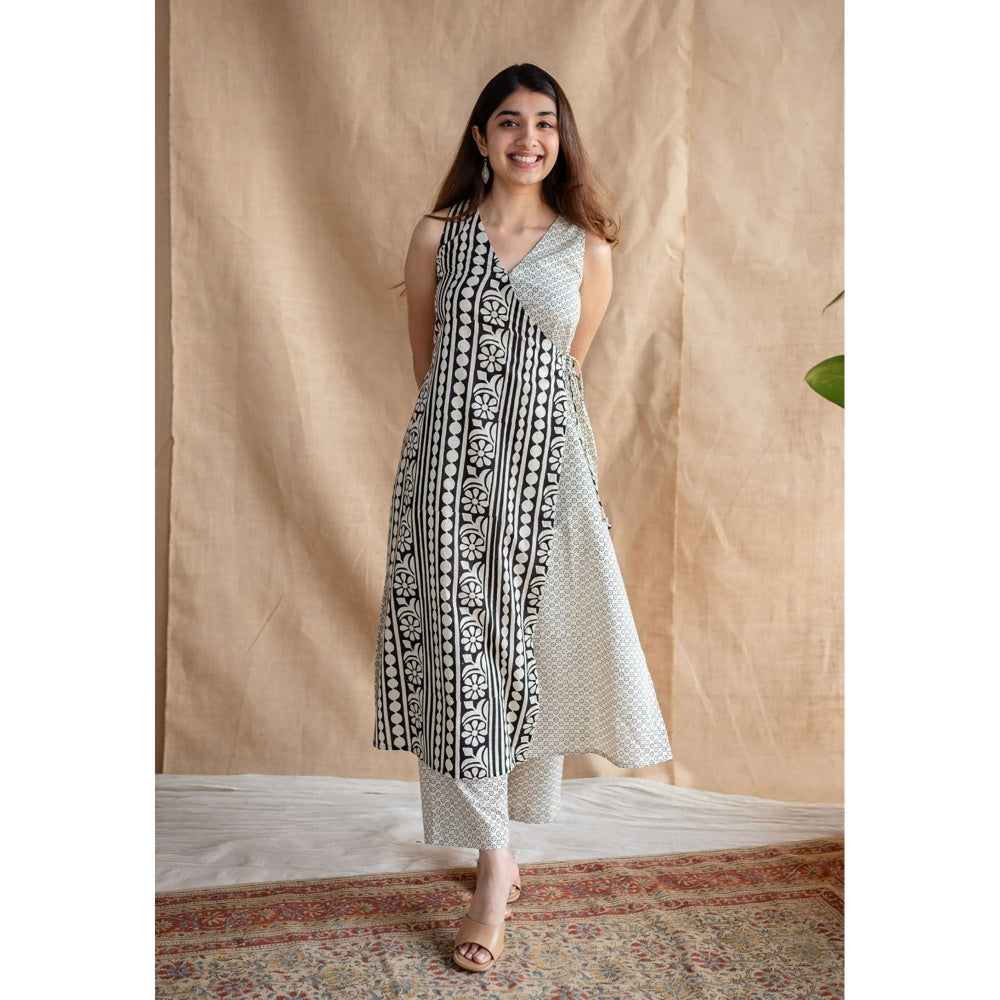 The Indian Ethnic Co. White Straight Fakira Printed Mul Cotton Pant