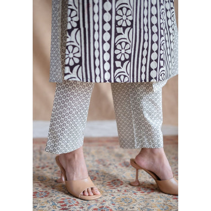 The Indian Ethnic Co. White Straight Fakira Printed Mul Cotton Pant