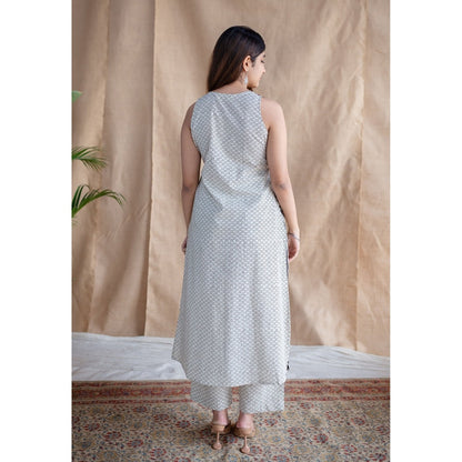 The Indian Ethnic Co. White Straight Fakira Printed Mul Cotton Pant