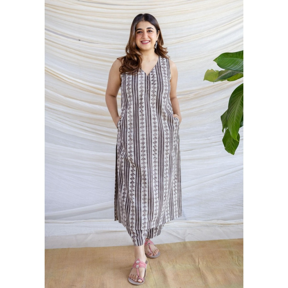 The Indian Ethnic Co. Grey Straight Batik Printed Cotton Kurta With V Neck And Sleeveless