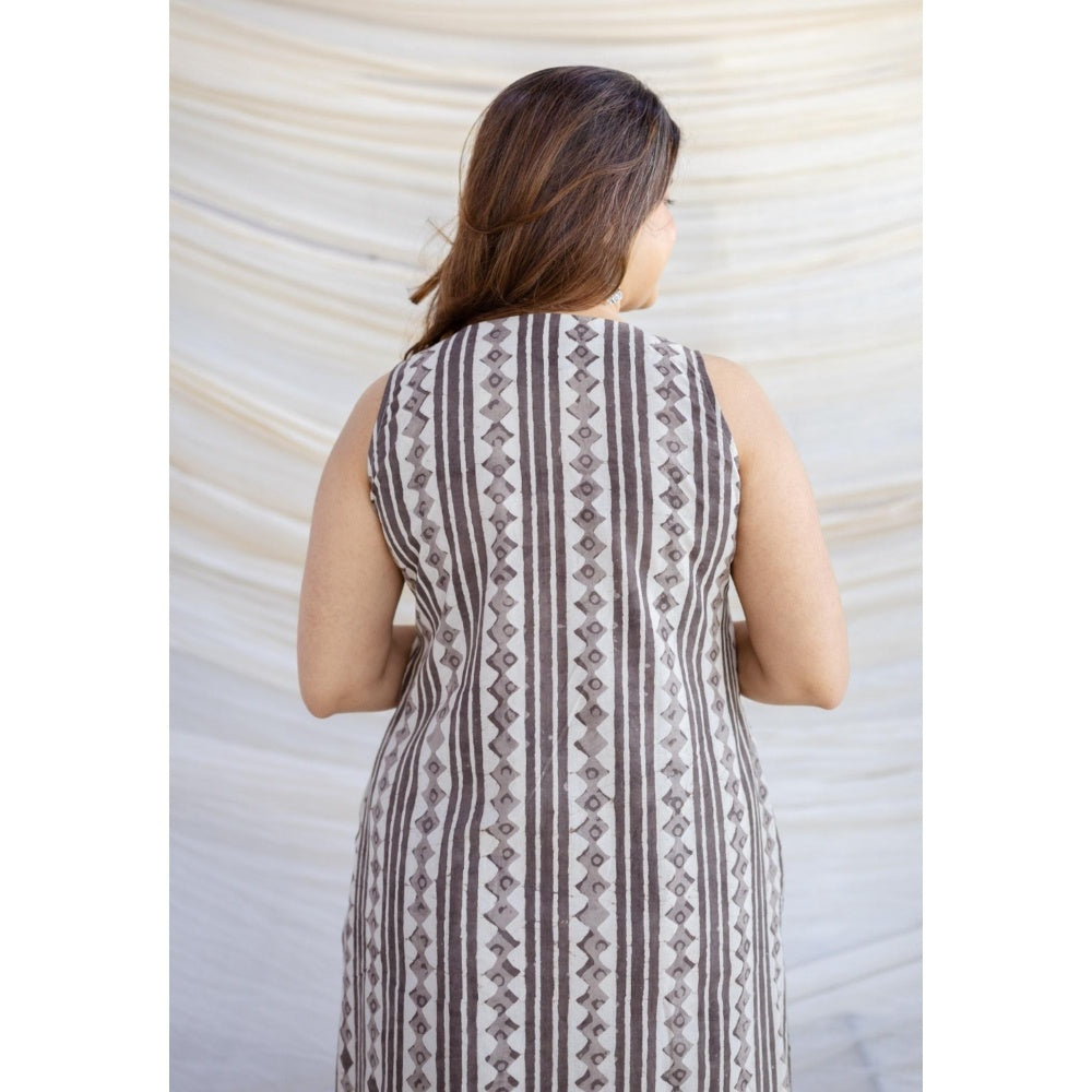 The Indian Ethnic Co. Grey Straight Batik Printed Cotton Kurta With V Neck And Sleeveless