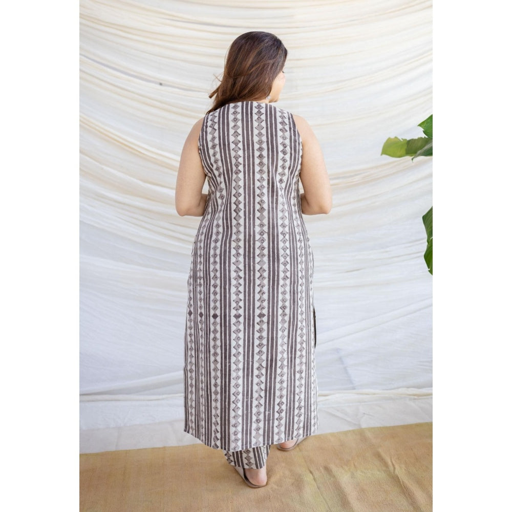 The Indian Ethnic Co. Grey Straight Batik Printed Cotton Kurta With V Neck And Sleeveless