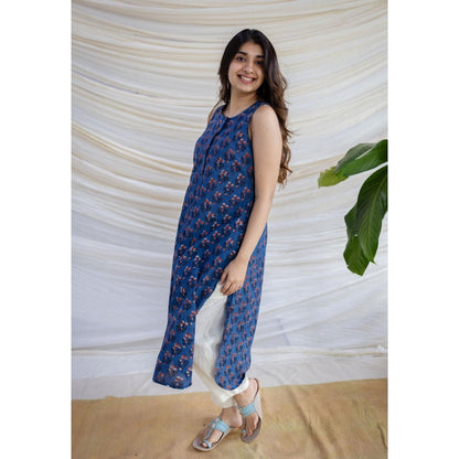 The Indian Ethnic Co. Blue Straight Jahota Printed Cotton Kurta With Round Neck And Sleeveless