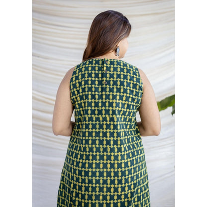 The Indian Ethnic Co. Green Straight Dabu Printed Cotton Kurta With Round Neck And Sleeveless