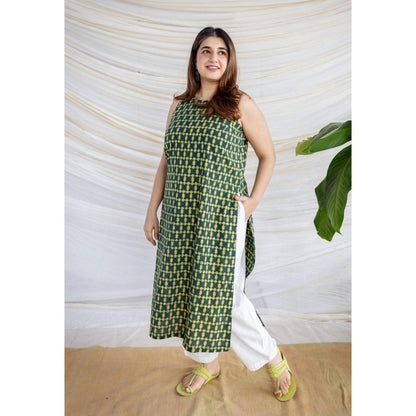 The Indian Ethnic Co. Green Straight Dabu Printed Cotton Kurta With Round Neck And Sleeveless