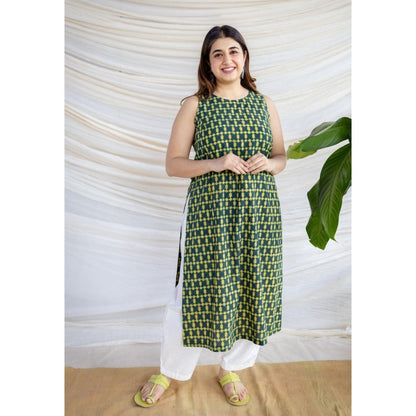 The Indian Ethnic Co. Green Straight Dabu Printed Cotton Kurta With Round Neck And Sleeveless