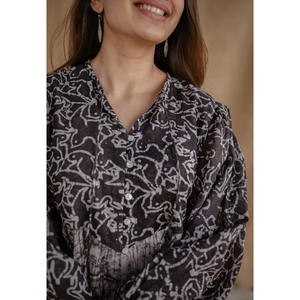 The Indian Ethnic Co. Black Loose Batik Mul Dress With Brown Slip (Set of 2)