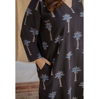 The Indian Ethnic Co. Charcoal Jabba Kali Ajrakh Hand Block Printed Cotton Kurta