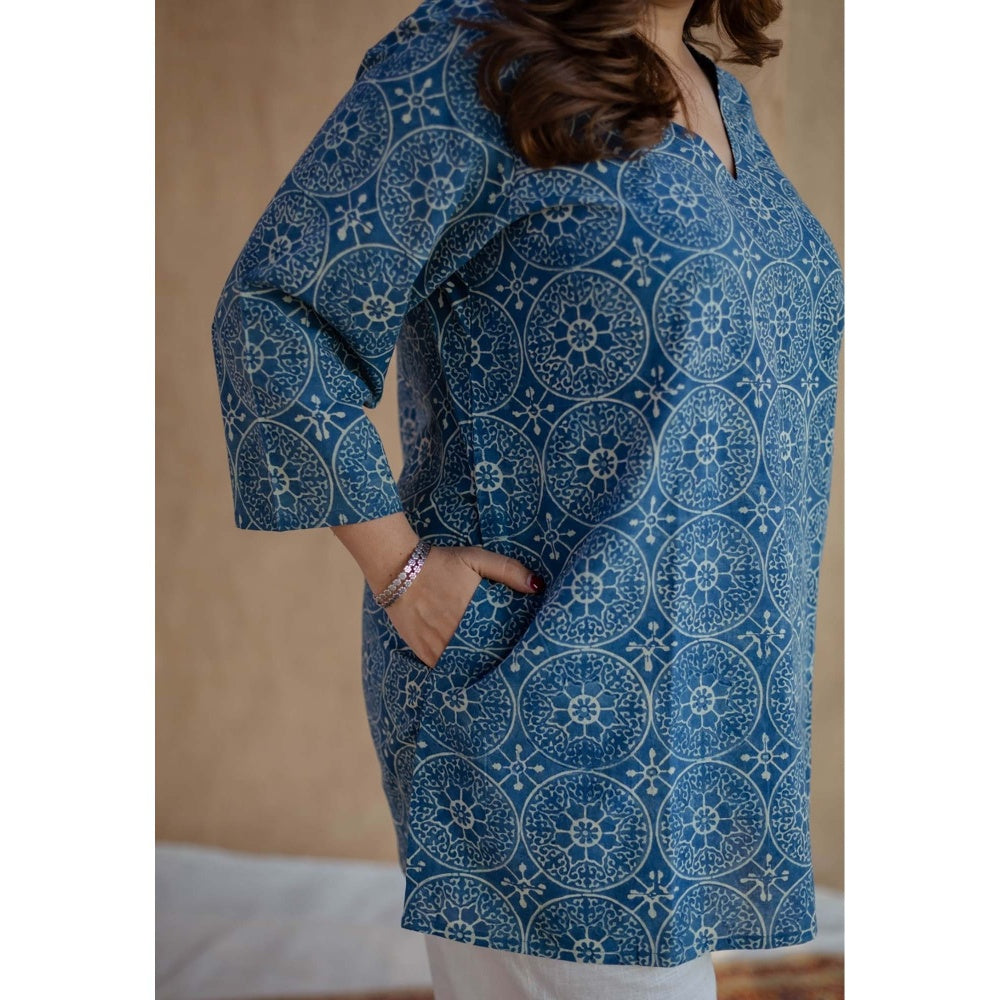 The Indian Ethnic Co. Blue Straight Ajrakh Hand Block Printed Cotton Short Tunic