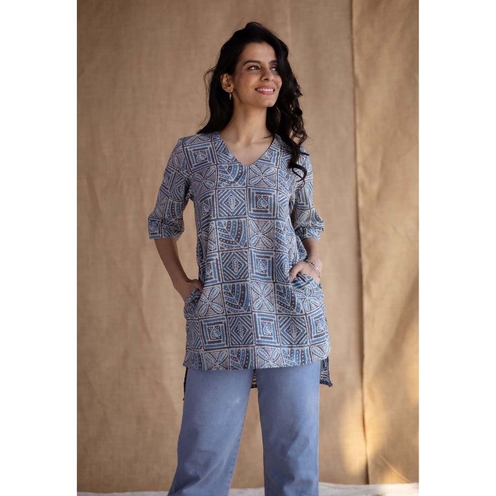 The Indian Ethnic Co. Blue Straight Batik Hand Block Printed Cotton Short Tunic