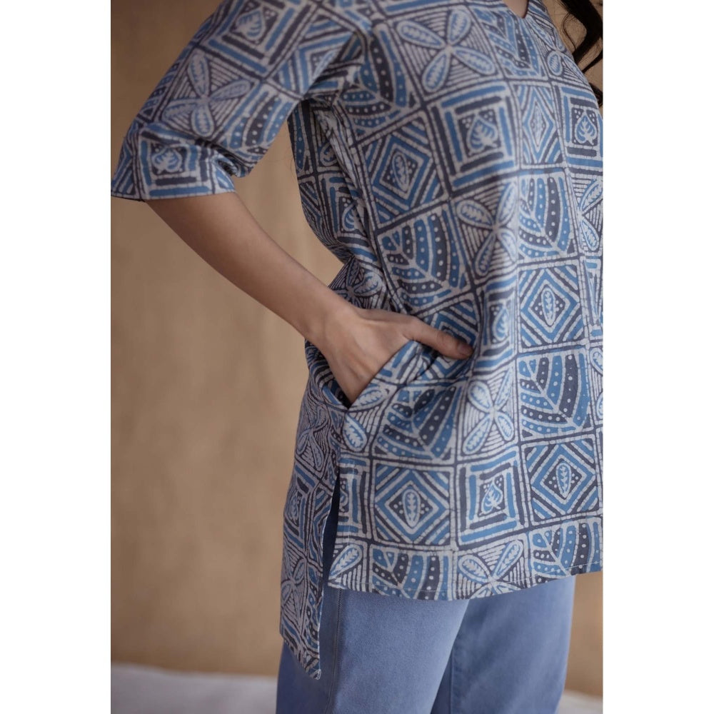 The Indian Ethnic Co. Blue Straight Batik Hand Block Printed Cotton Short Tunic