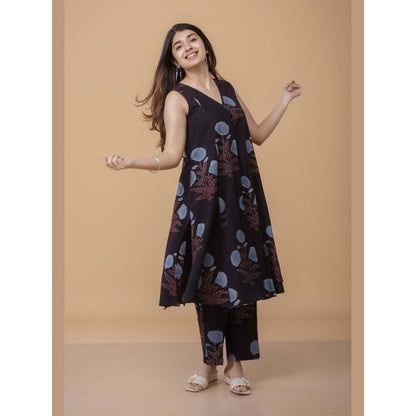 The Indian Ethnic Co. Raahi Black Ajrakh Cotton Kali Co-Ord Set