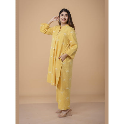 The Indian Ethnic Co. Women's Yellow Cotton Floral Printed Kurta with Pant