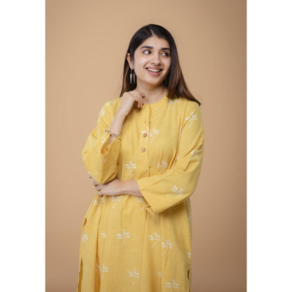 The Indian Ethnic Co. Women's Yellow Cotton Floral Printed Kurta with Pant