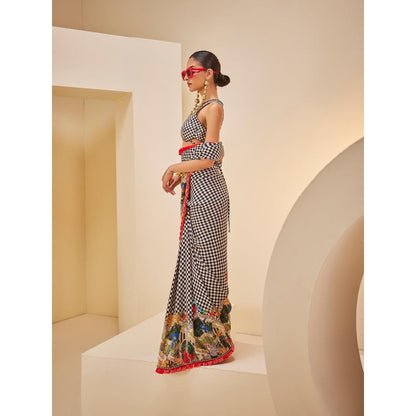 THE ROYALEUM ATELIER Women's Checks Printed Saree with Stitched Blouse and Petticoat