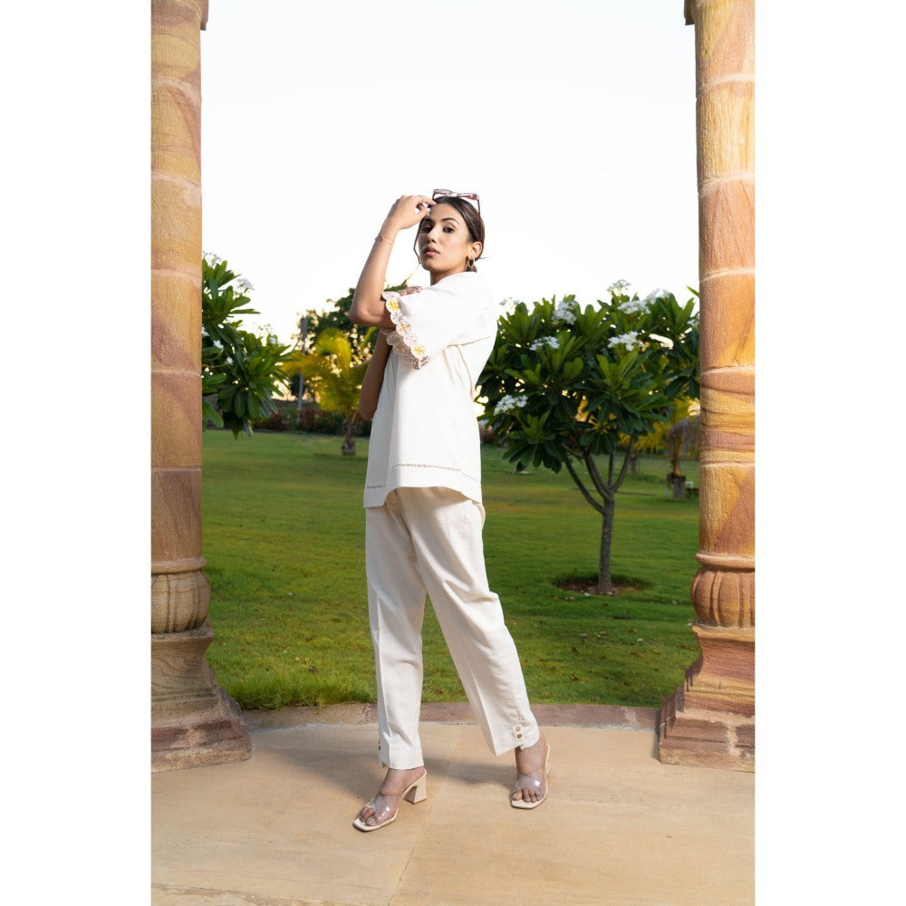 The White Tree Studio Off-white Handwoven Cotton Embroidered Co-ord (Set of 2)