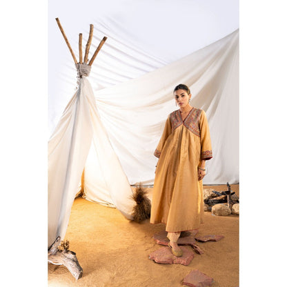 The White Tree Studio Beige Handloom Zari Embroidered Kurta with Pant & Inner (Set of 3)