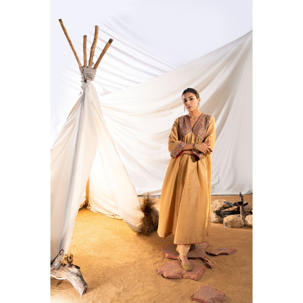 The White Tree Studio Beige Handloom Zari Embroidered Kurta with Pant & Inner (Set of 3)