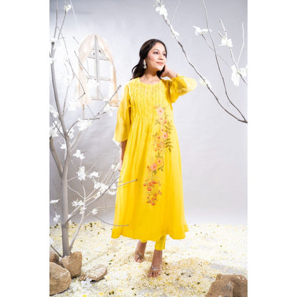 The White Tree Studio Zoya Floral Applique & Cross Smock Kurta with Pant & Inner (Set of 3)