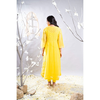 The White Tree Studio Zoya Floral Applique & Cross Smock Kurta with Pant & Inner (Set of 3)