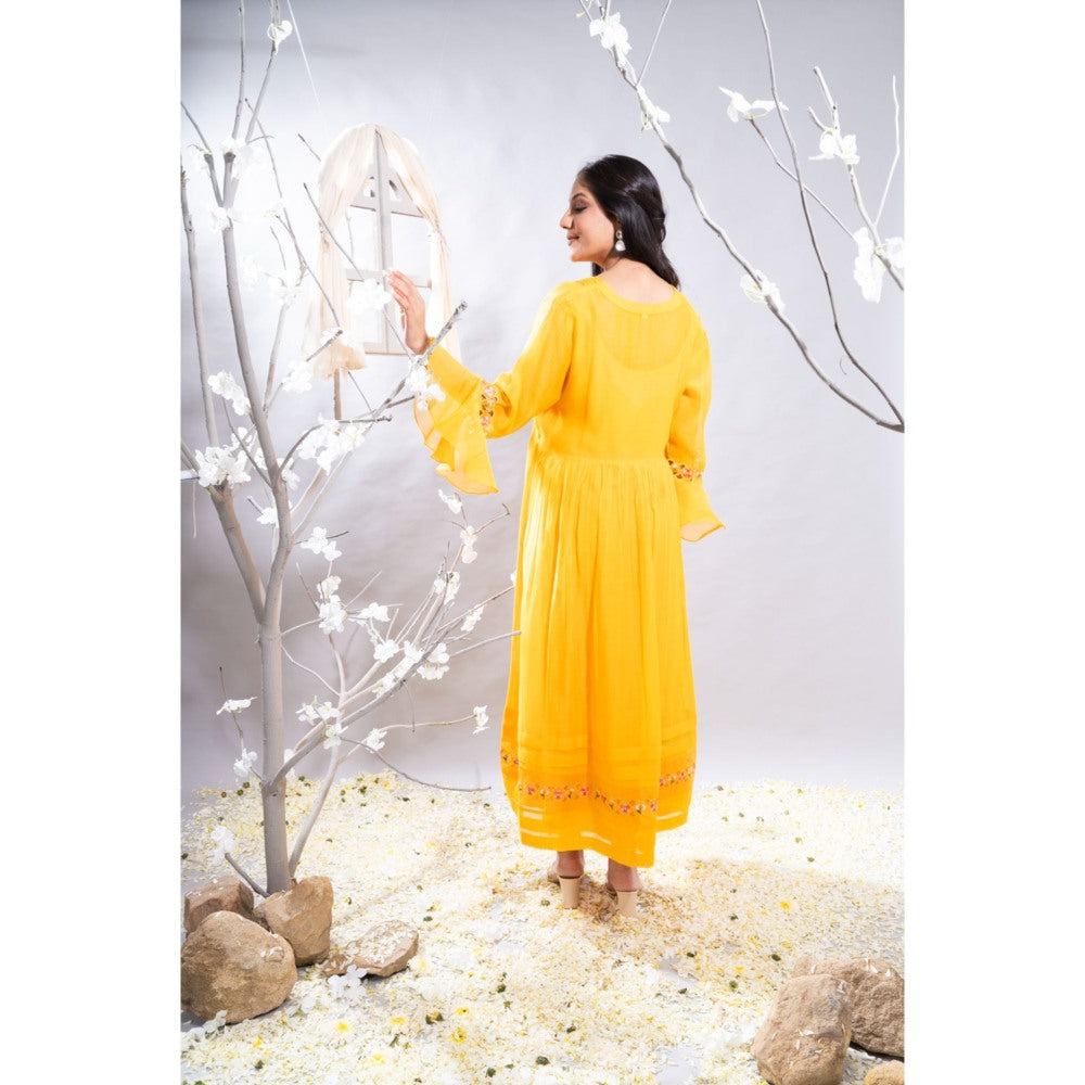 The White Tree Studio Aftab Gathers & Cutwork Organza Border Kurta with Pant & Inner (Set of 3)