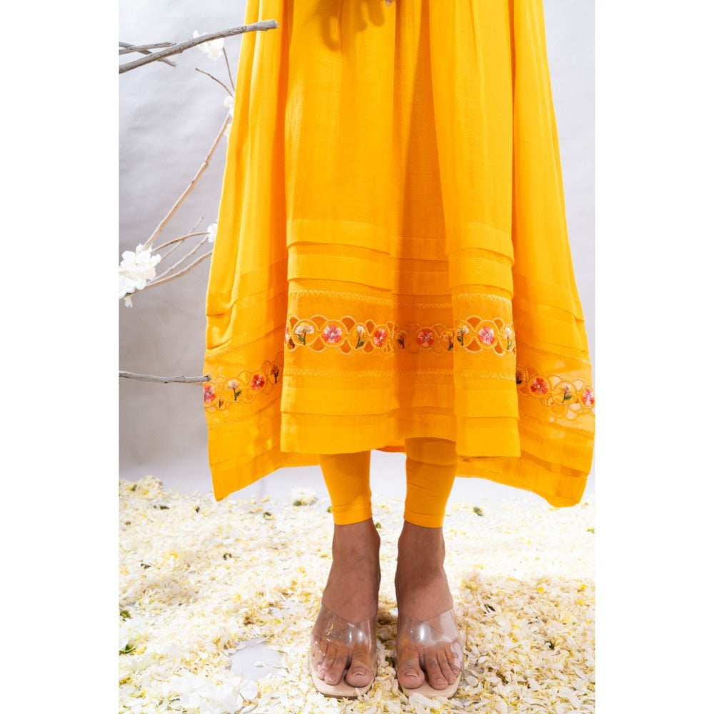 The White Tree Studio Aftab Gathers & Cutwork Organza Border Kurta with Pant & Inner (Set of 3)