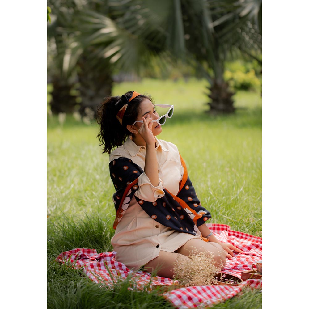 Thee Modern Roots Women Lotus Lagoon Silk Stole Black