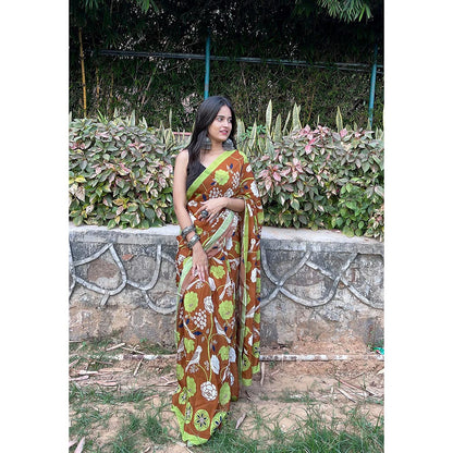 Thee Modern Roots Floral and Fauna Printed Crepe Saree with Unstitched Blouse