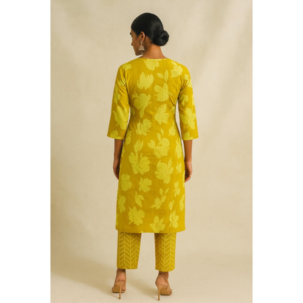 Thee Modern Roots Women'S Mustard Cotton Floral V-Neck Kurta with Pant and Dupatta