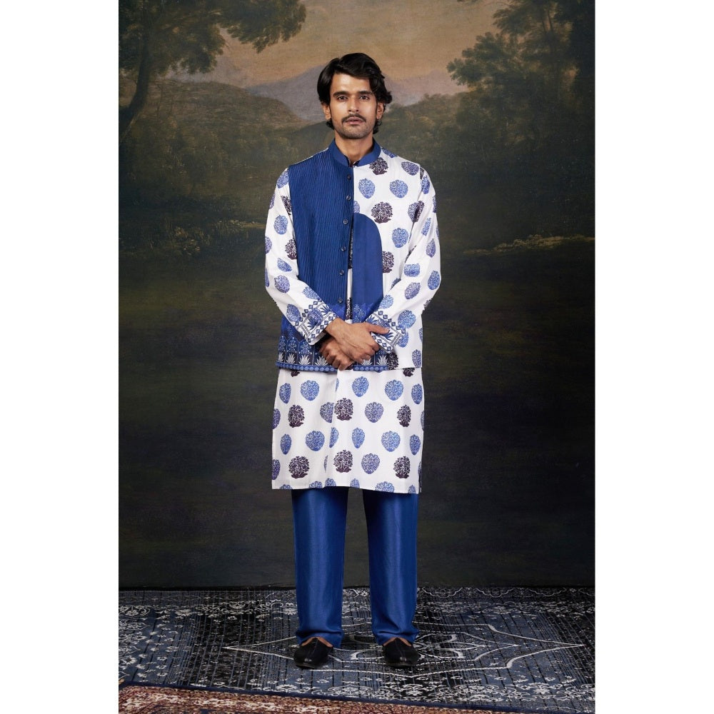 THETAA Men Blue Embroidered Kurta with Pyjama and Jacket