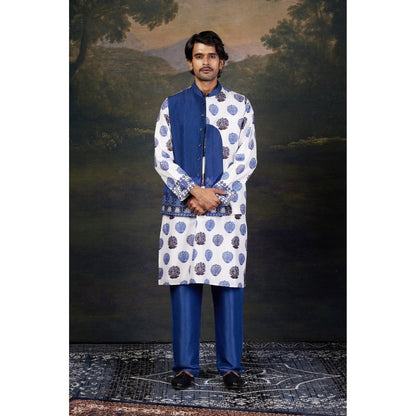 THETAA Men Blue Embroidered Kurta with Pyjama and Jacket
