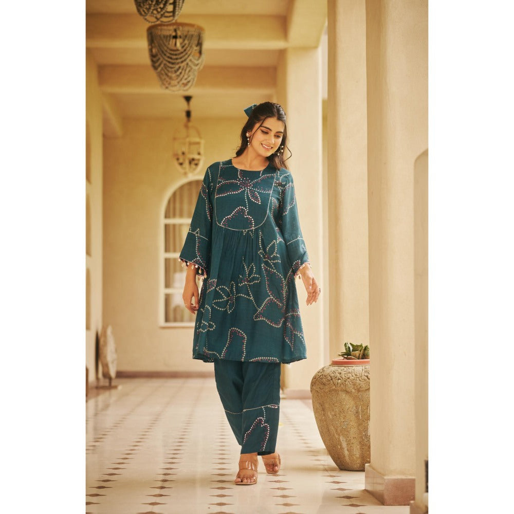 The Clothing Therapy Teal Blue Yoke Kurta with Straight Pant