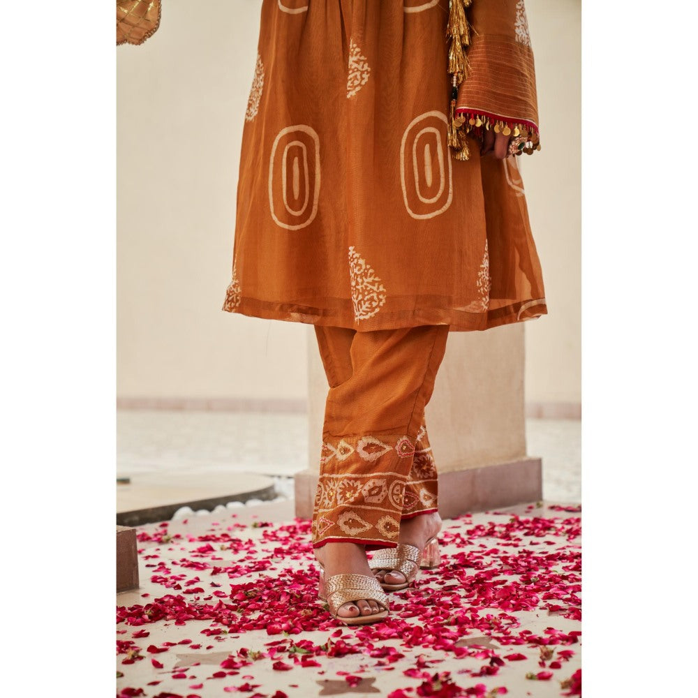 The Clothing Therapy Orange Round Yoke Circular Cut Kurta with Pant