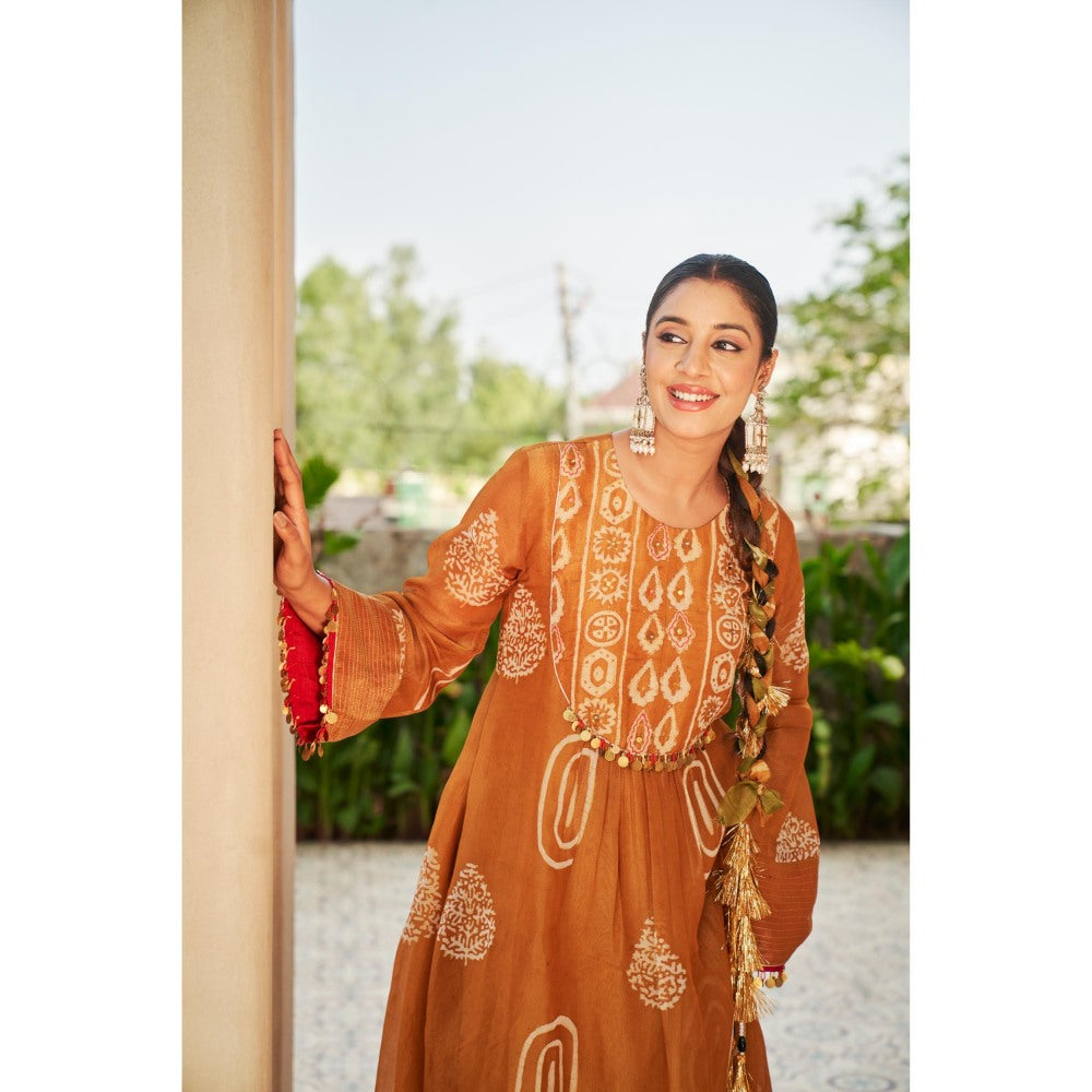 The Clothing Therapy Orange Round Yoke Circular Cut Kurta with Pant