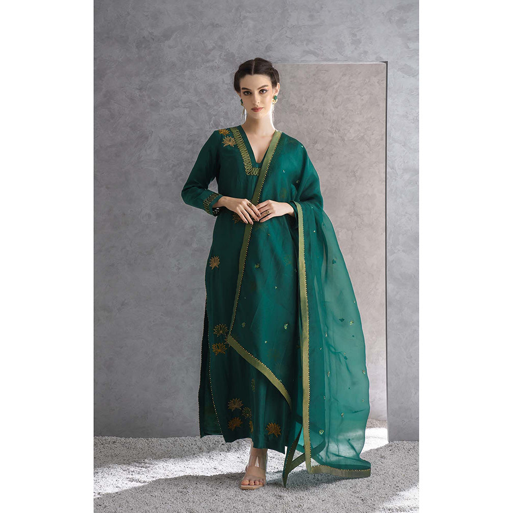 THE SILK LOVE Green Lush Lotus Kurta With Pant And Dupatta