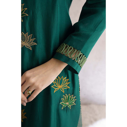 THE SILK LOVE Green Lush Lotus Kurta With Pant And Dupatta