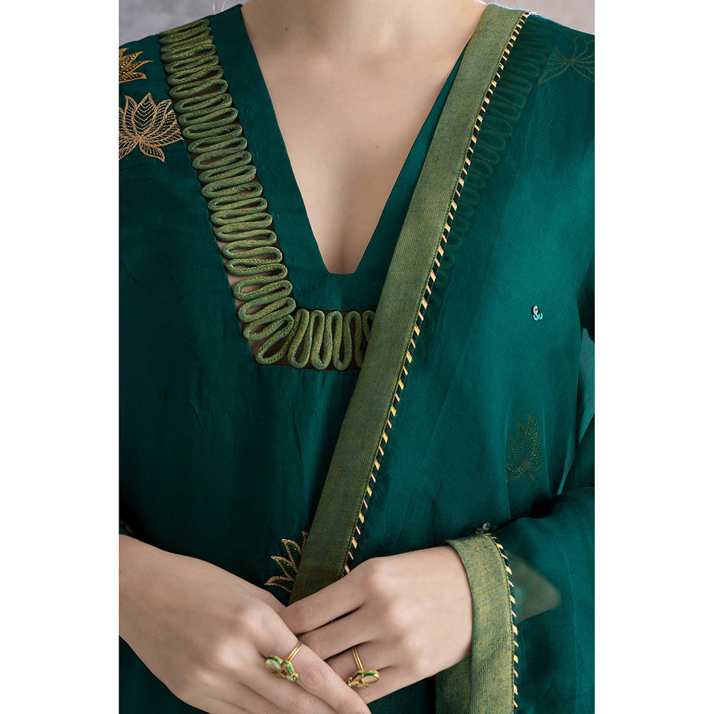 THE SILK LOVE Green Lush Lotus Kurta With Pant And Dupatta